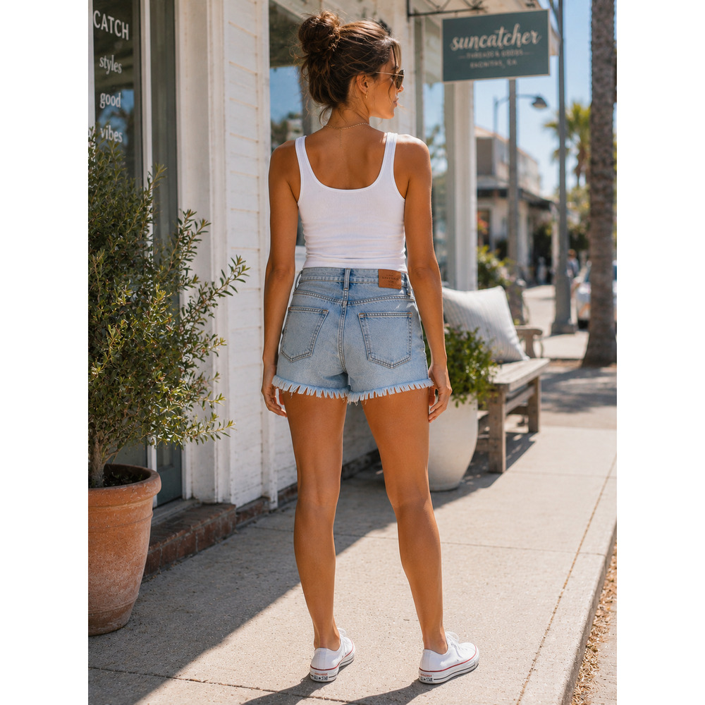 NWT Lucky Brand sz 10/30 The Cut Off Light Wash Denim Shorts Raw Hem Mid Rise - Picture 2 of 4